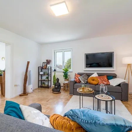 Eg Rechts Große 3-zimmer Nähe Salzburg Apartment