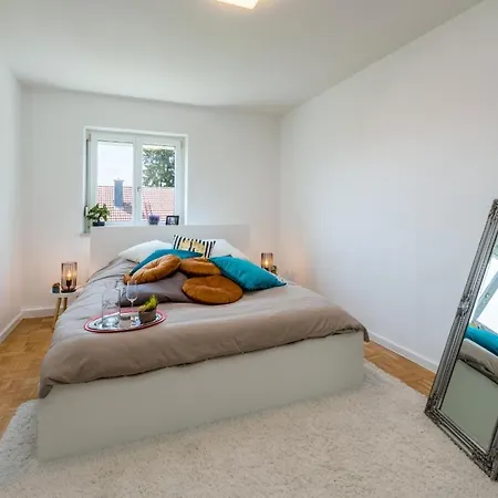 Lägenhet Eg Rechts Grosse 3-zimmer Naehe Salzburg *